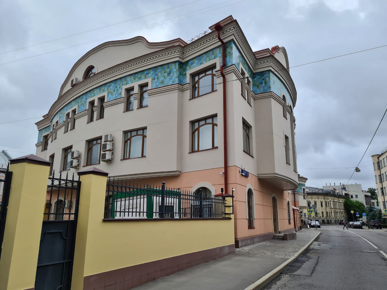 фасад дома, здание по адресу г Москва, ул Гончарная, д 15 стр 1